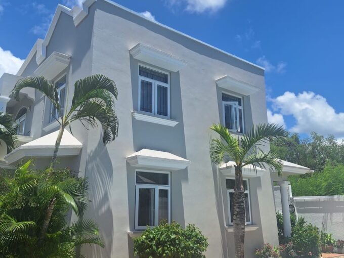 3-bedroom house to rent in Pereybere, gated residence with shared pool
