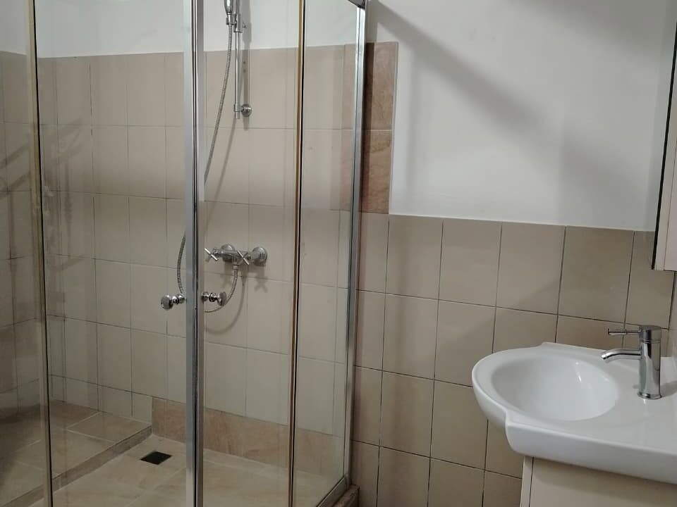 3-bedroom house to rent in Pereybere, gated residence with shared pool