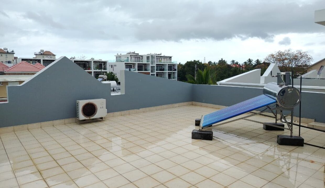 3-bedroom house to rent in Pereybere, gated residence with shared pool